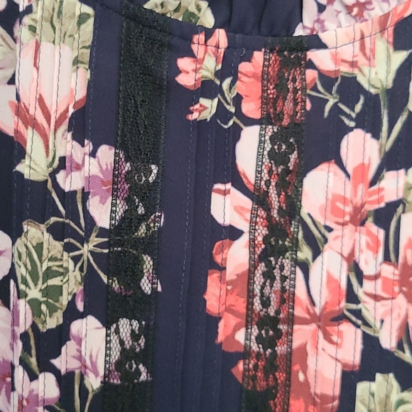 Ann Taylor Floral sheer blouse - Picture 2 of 4